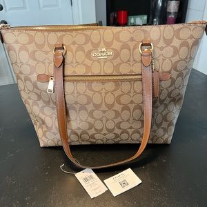 Excellent Coach Signature Gallery Tote